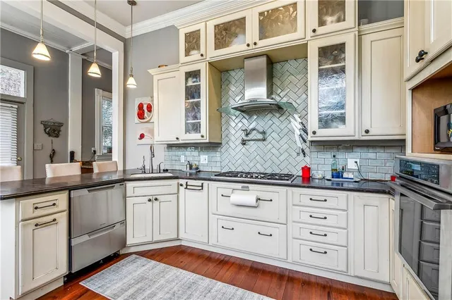 $1,895,000 | 2817 Chestnut Street, New Orleans, LA 70115