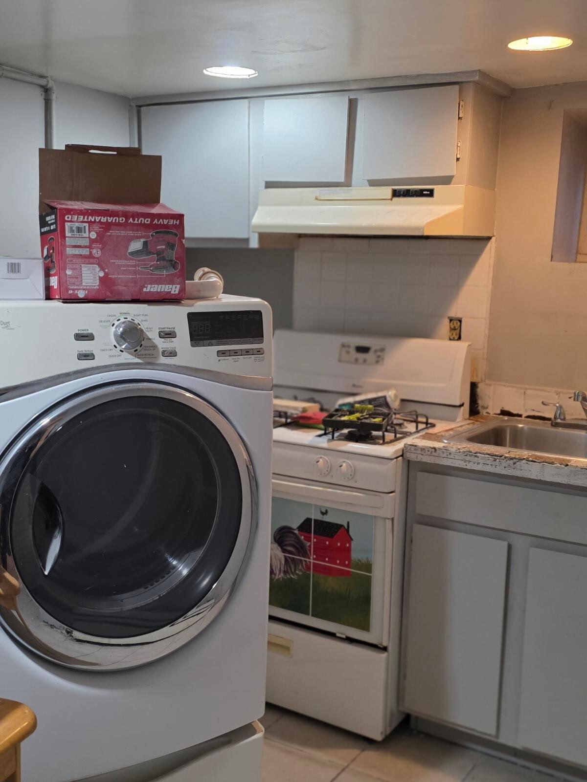 274 Park Street Bridgeport, CT 06608 - Photo 16 of 28 a utility room with dryer and washer