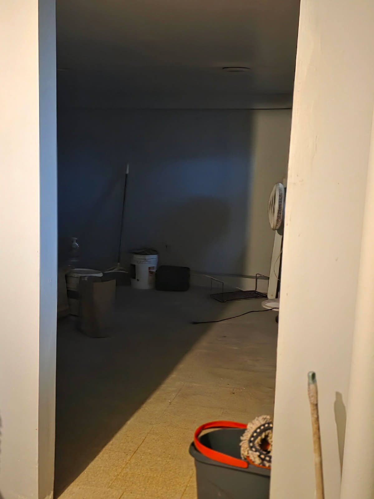 274 Park Street Bridgeport, CT 06608 - Photo 17 of 28 a bathroom with a bathtub