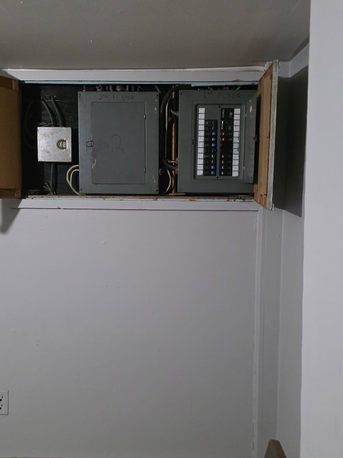 274 Park Street Bridgeport, CT 06608 - Photo 18 of 28 a view of front door