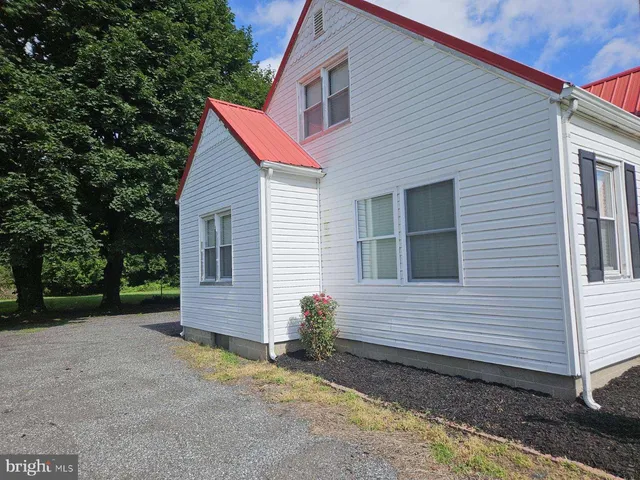 a view of a house with a yard and garage