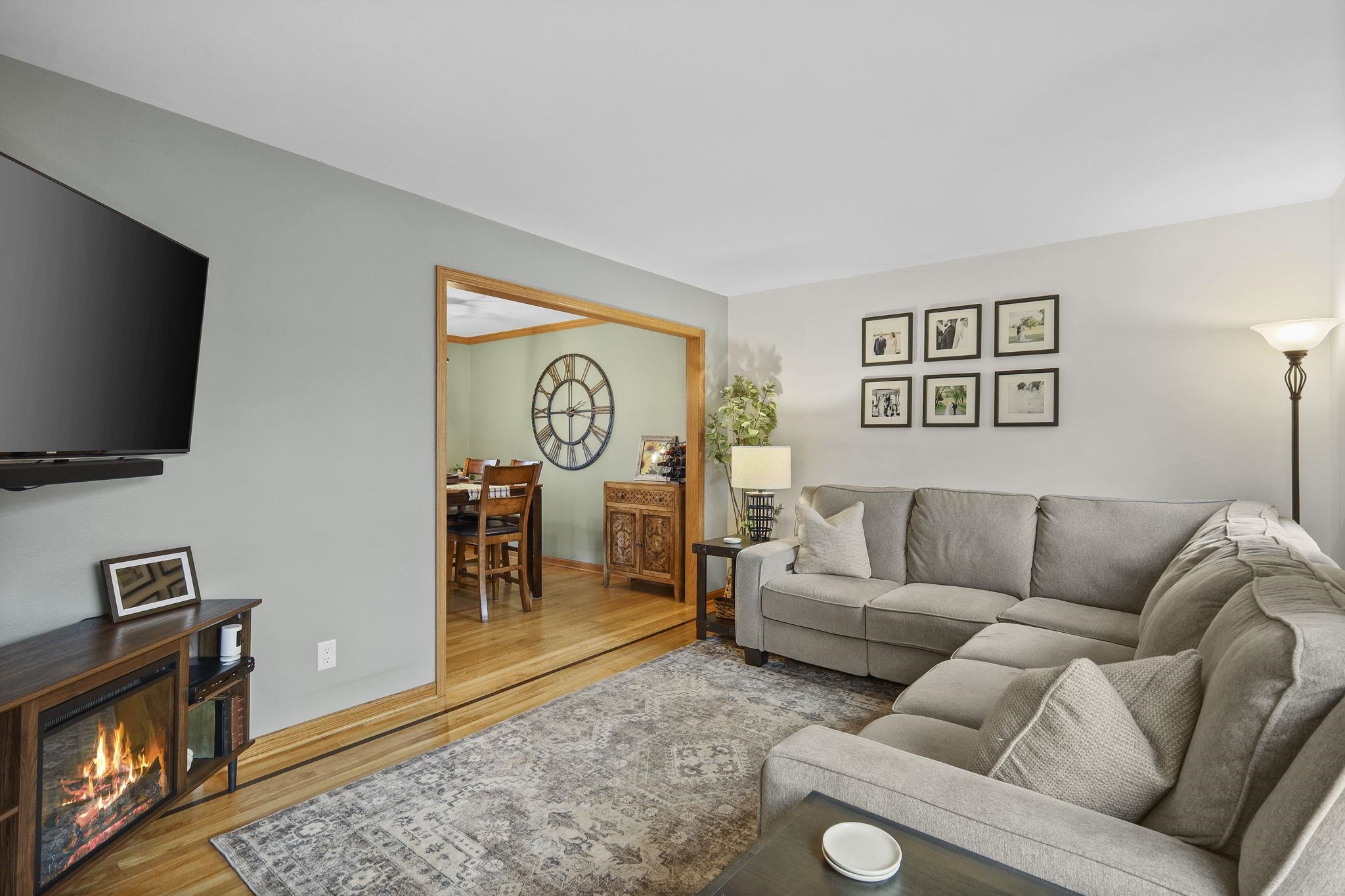 938 Johnson Street Oregon, WI 53575 - Photo 4 of 50