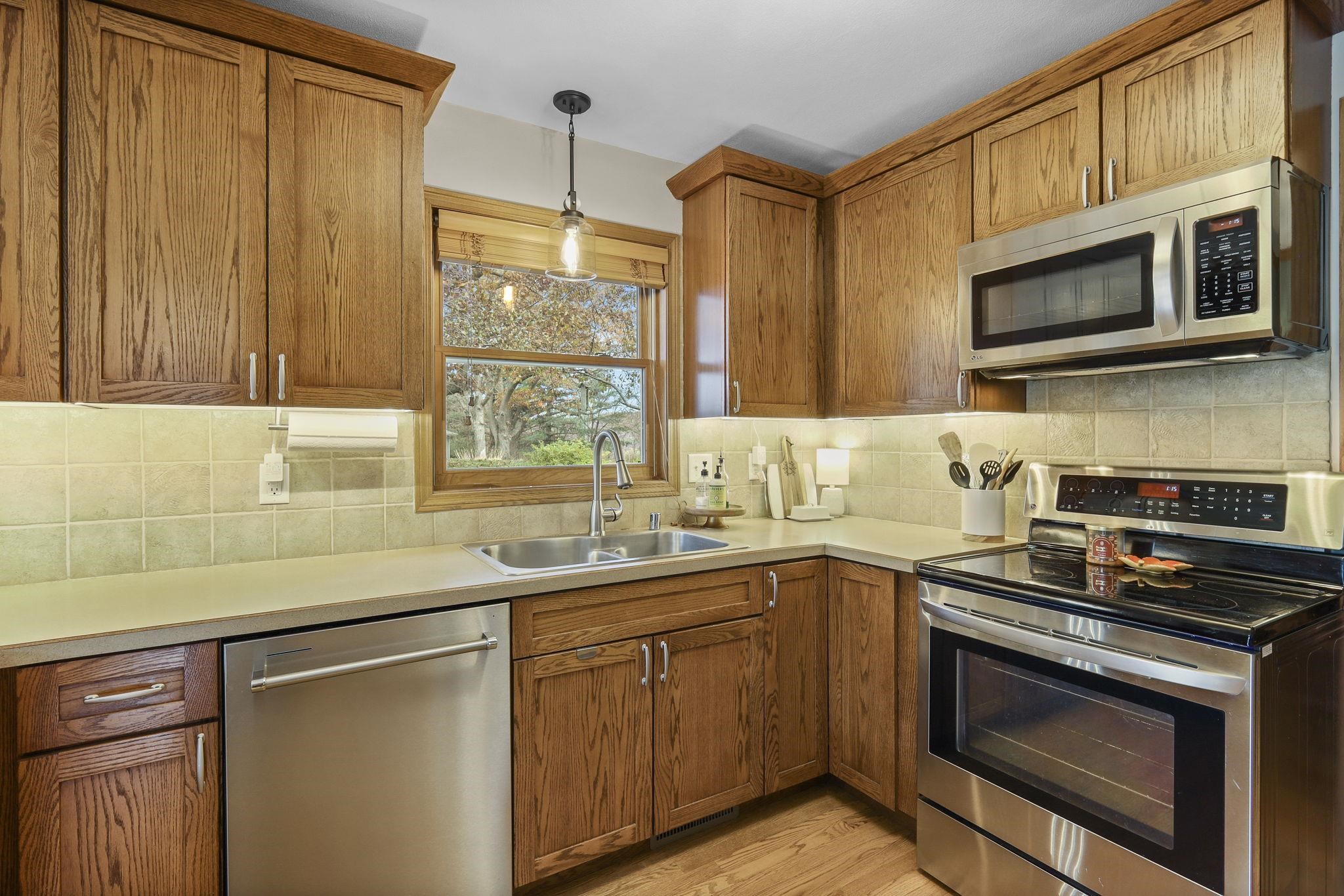 938 Johnson Street Oregon, WI 53575 - Photo 10 of 50