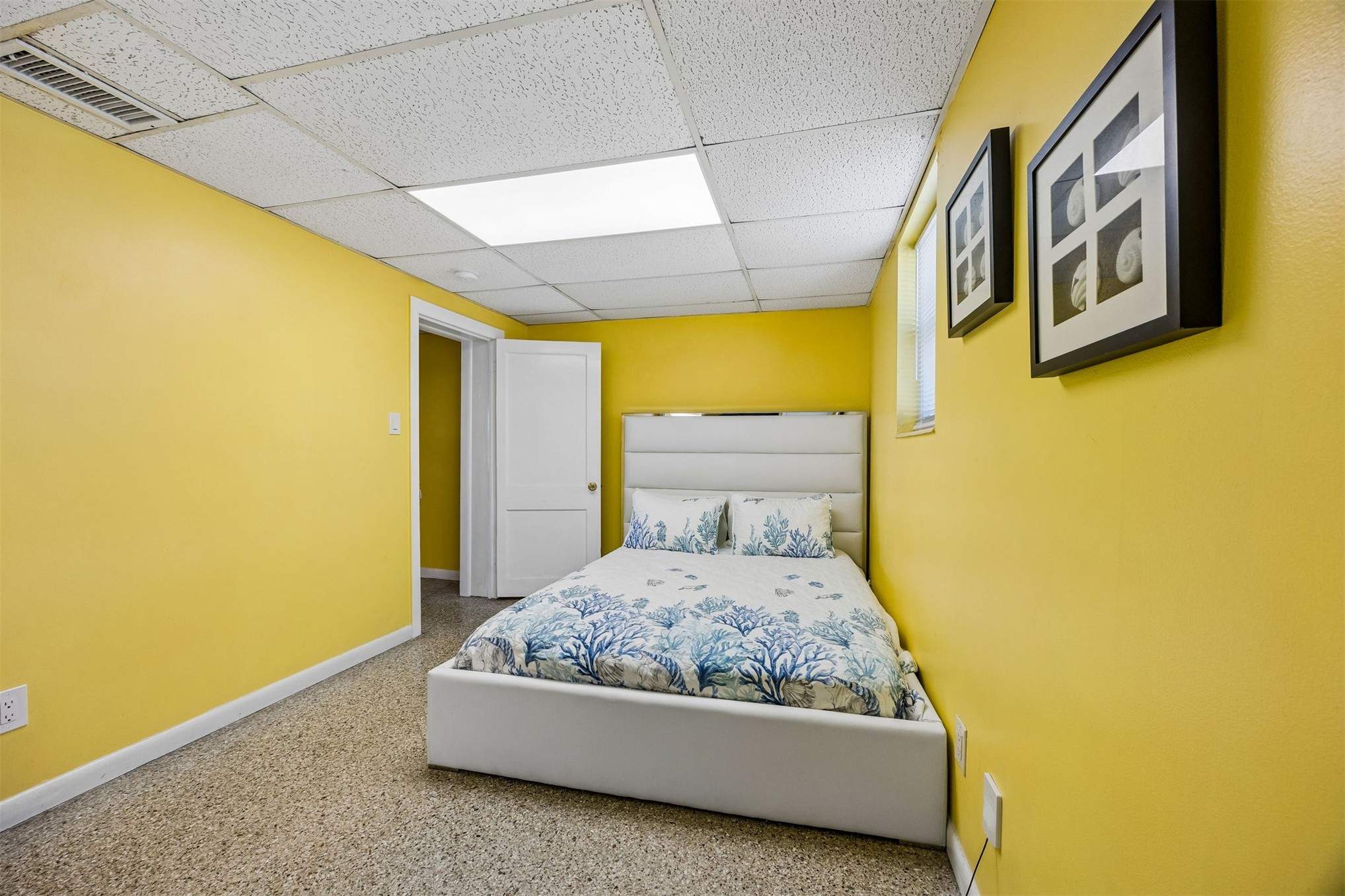 1990 South Fletcher Avenue Fernandina Beach, FL 32034 - Photo 46 of 47 a room with a bed and couch