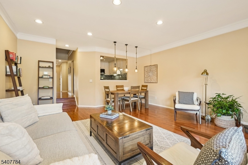 122 Hempstead Court Madison, NJ 07940 - Photo 2 of 25