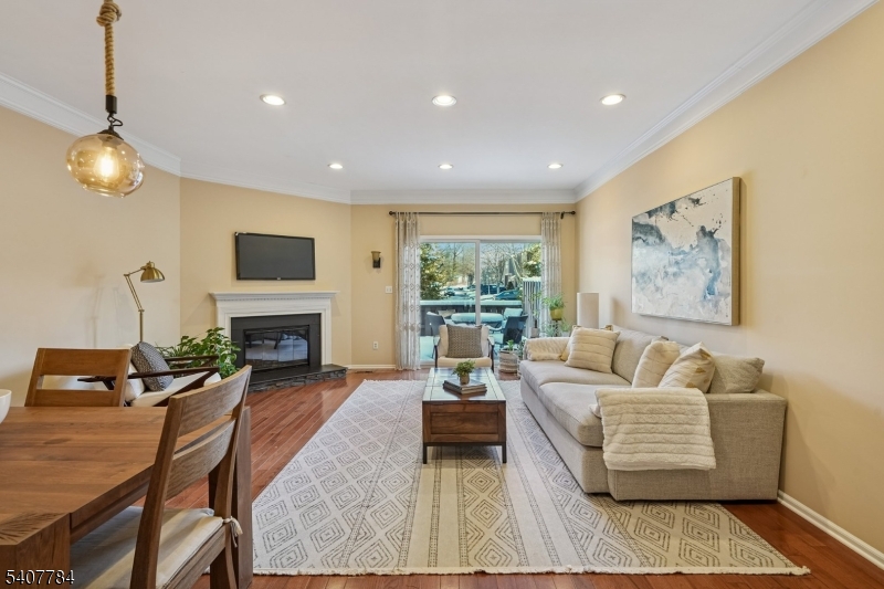 122 Hempstead Court Madison, NJ 07940 - Photo 3 of 25