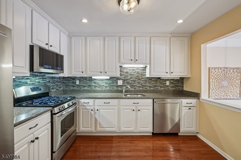 122 Hempstead Court Madison, NJ 07940 - Photo 7 of 25