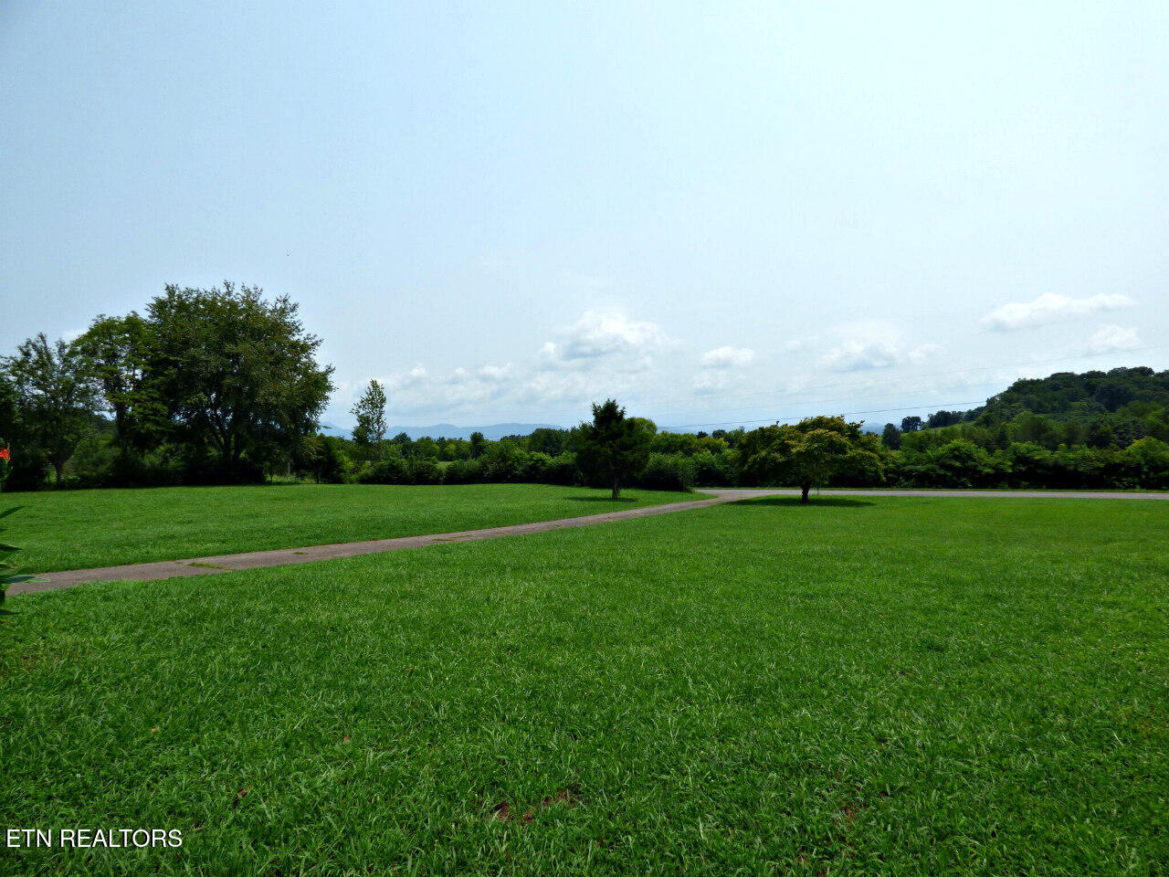 452 Wells Spring Road Dandridge, TN 37725 - Photo 4 of 16 P1310569