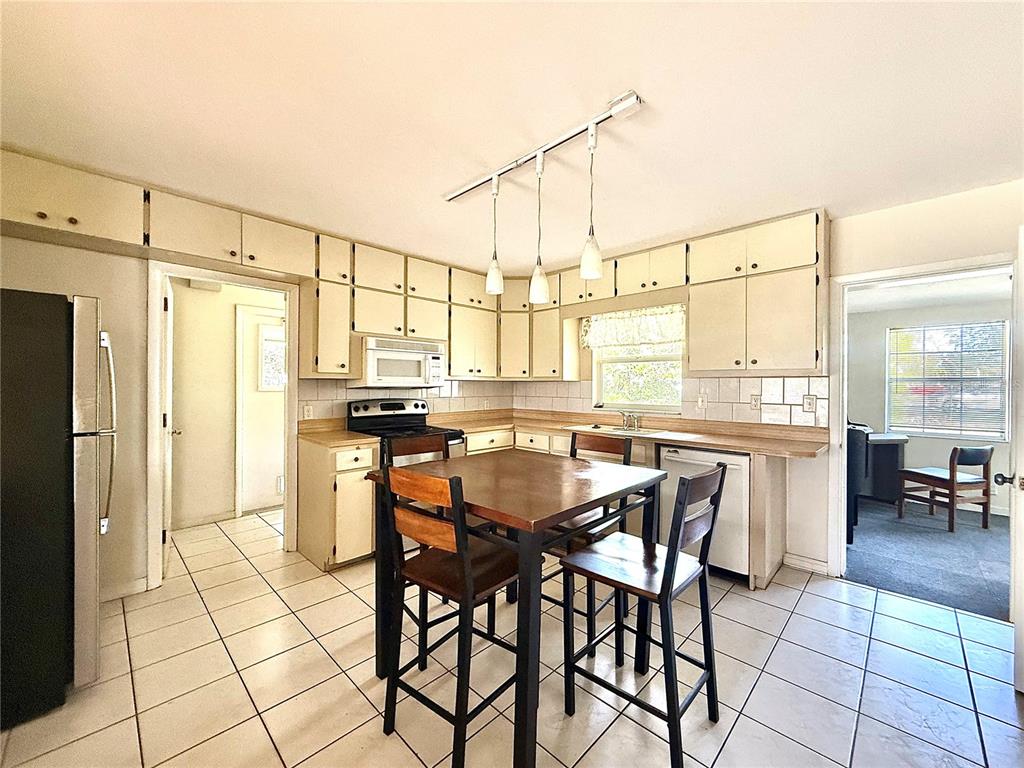210 14th Avenue Southwest Largo, FL 33770 - Photo 4 of 8 a dining area with a table and chairs