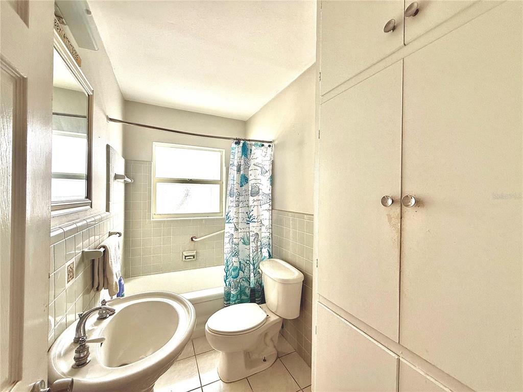 210 14th Avenue Southwest Largo, FL 33770 - Photo 5 of 8 a bathroom with a sink toilet mirror and tub