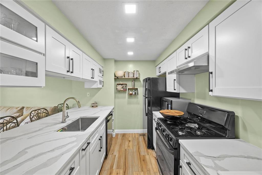 2796 Drake Court Gibsonia, PA 15044 - Photo 6 of 29 Gallery Image 6