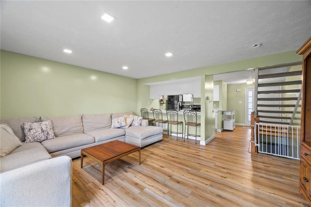 2796 Drake Court Gibsonia, PA 15044 - Photo 8 of 29 Gallery Image 8