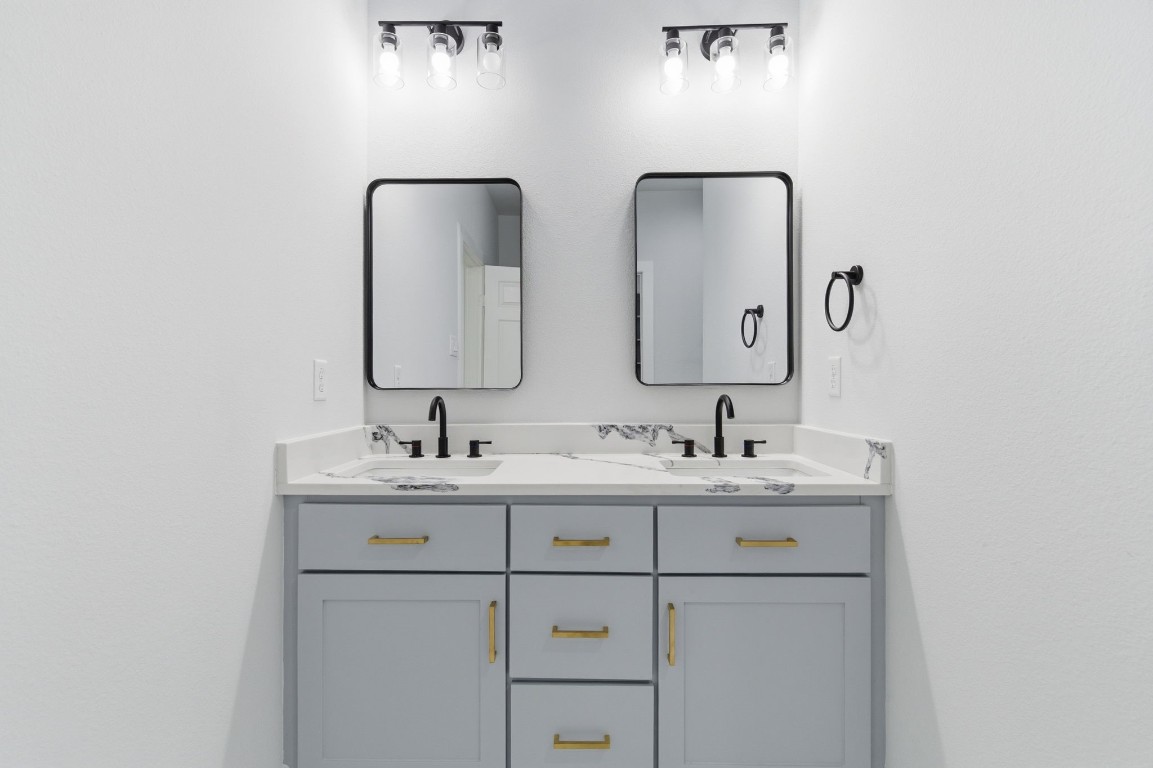 7040 Kinney Street Houston, TX 77087 - Photo 11 of 47