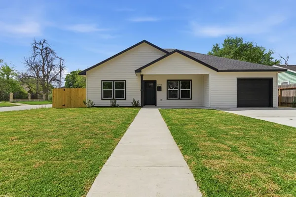 $2,600 | 7040 Kinney Street, Houston, TX 77087