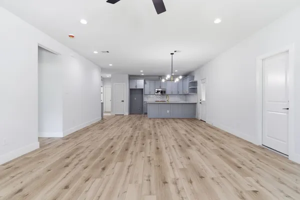 $2,600 | 7040 Kinney Street, Houston, TX 77087