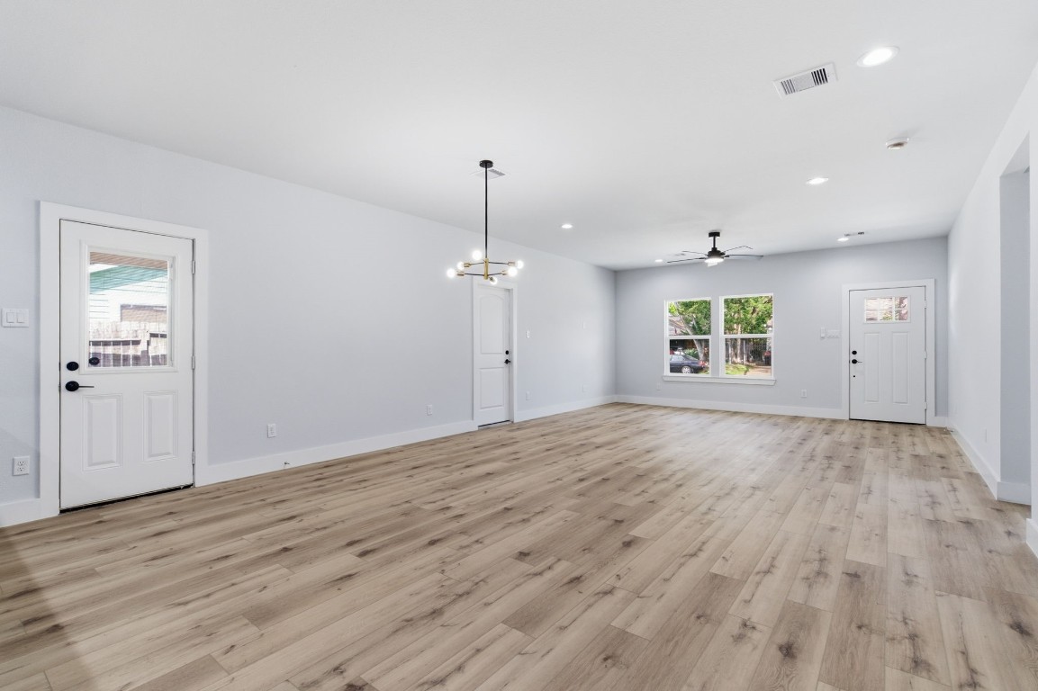 7040 Kinney Street Houston, TX 77087 - Photo 14 of 47