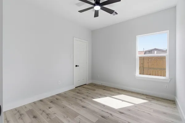 $2,600 | 7040 Kinney Street, Houston, TX 77087