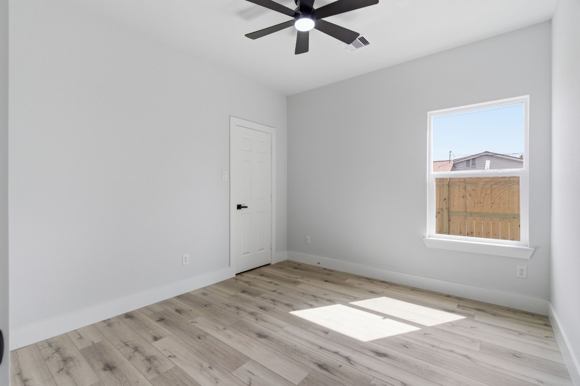 7040 Kinney Street Houston, TX 77087 - Photo 17 of 47