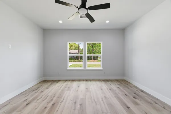 $2,600 | 7040 Kinney Street, Houston, TX 77087