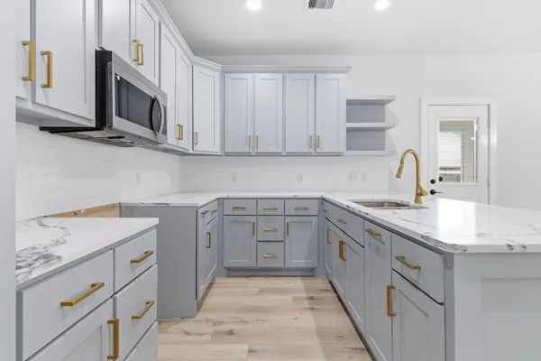 $2,600 | 7040 Kinney Street, Houston, TX 77087