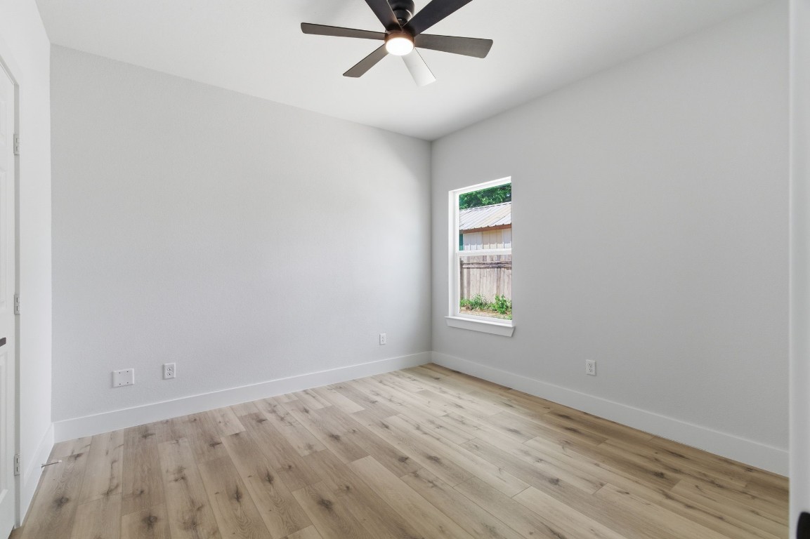 7040 Kinney Street Houston, TX 77087 - Photo 23 of 47