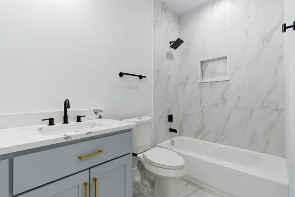 $2,600 | 7040 Kinney Street, Houston, TX 77087