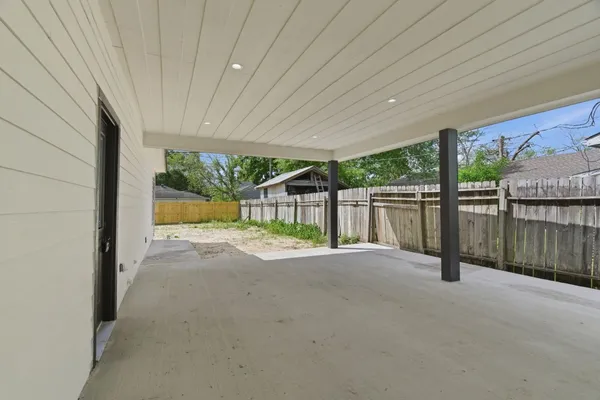 $2,600 | 7040 Kinney Street, Houston, TX 77087