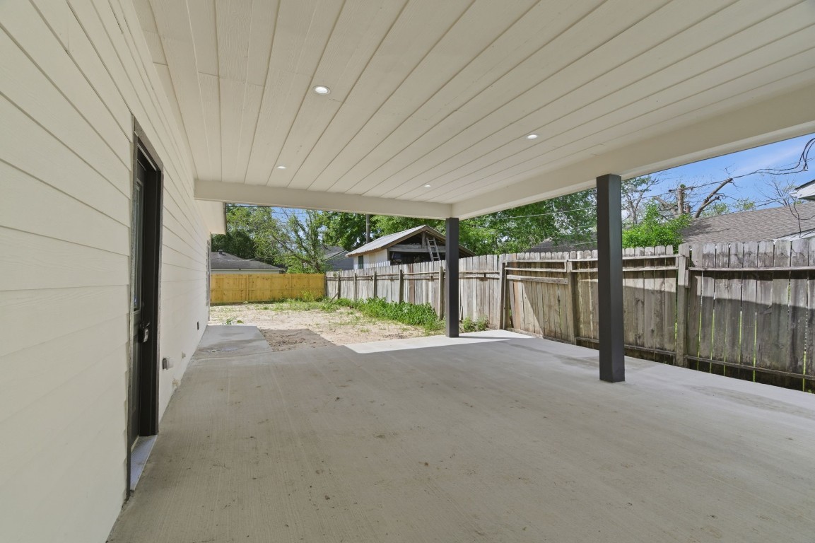 7040 Kinney Street Houston, TX 77087 - Photo 30 of 47