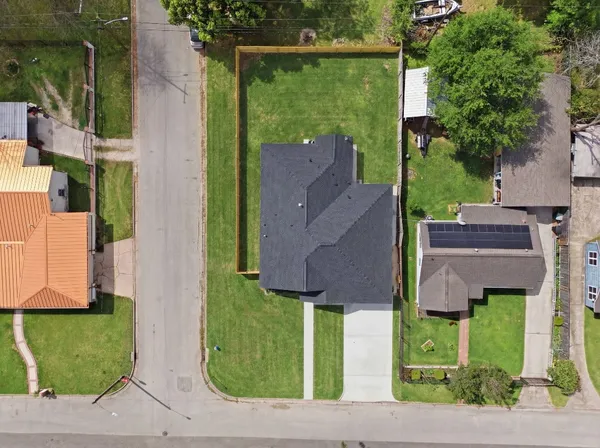 $2,600 | 7040 Kinney Street, Houston, TX 77087
