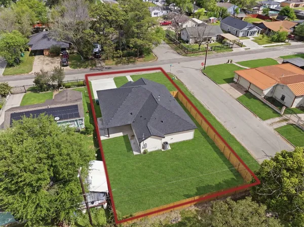 $2,600 | 7040 Kinney Street, Houston, TX 77087