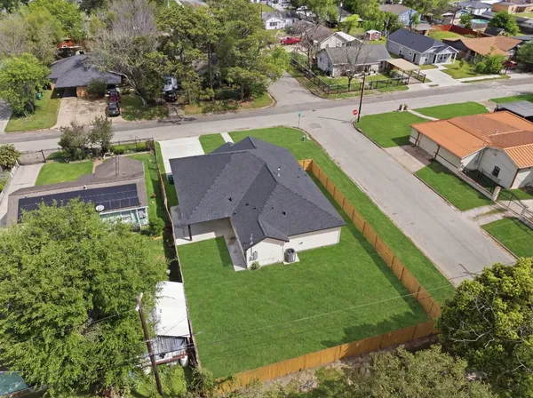 $2,600 | 7040 Kinney Street, Houston, TX 77087