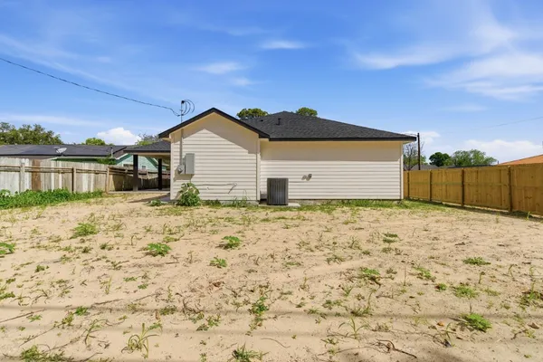 $2,600 | 7040 Kinney Street, Houston, TX 77087