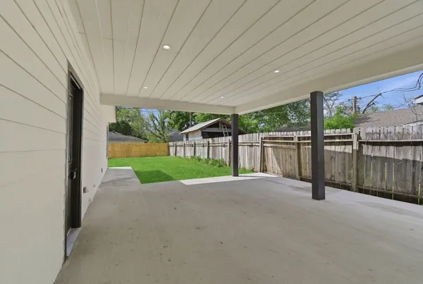 $2,600 | 7040 Kinney Street, Houston, TX 77087