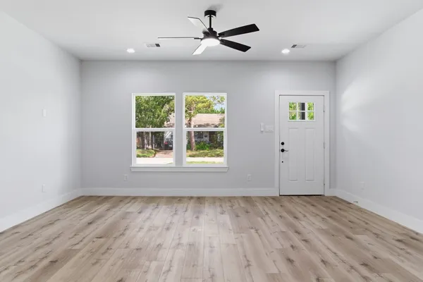 $2,600 | 7040 Kinney Street, Houston, TX 77087