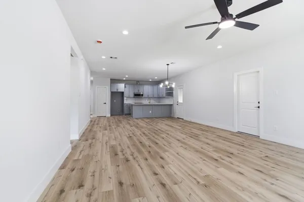 $2,600 | 7040 Kinney Street, Houston, TX 77087