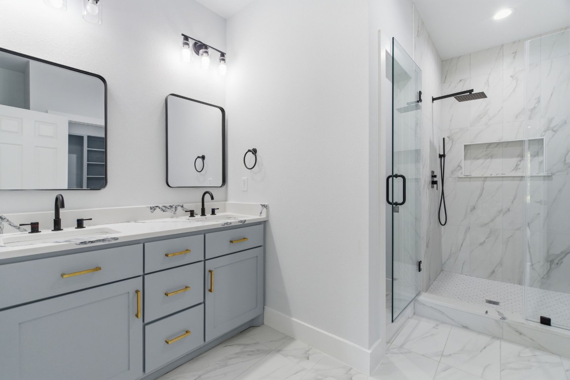 7040 Kinney Street Houston, TX 77087 - Photo 9 of 47