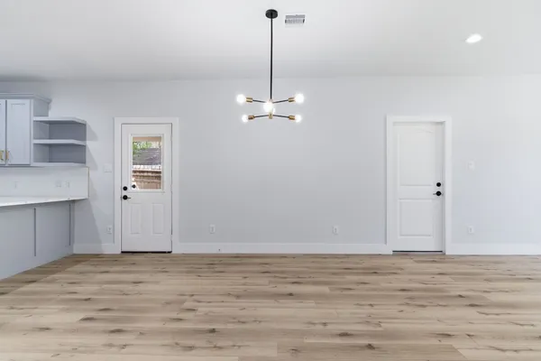 $2,600 | 7040 Kinney Street, Houston, TX 77087