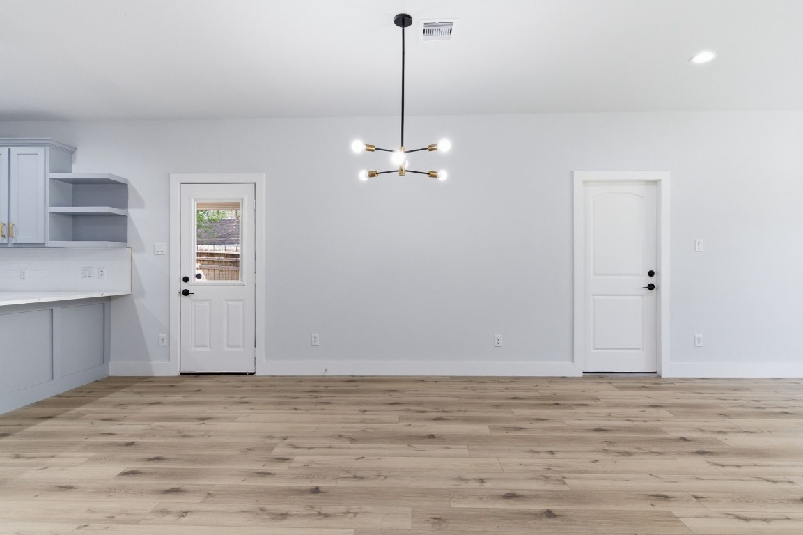 7040 Kinney Street Houston, TX 77087 - Photo 10 of 47