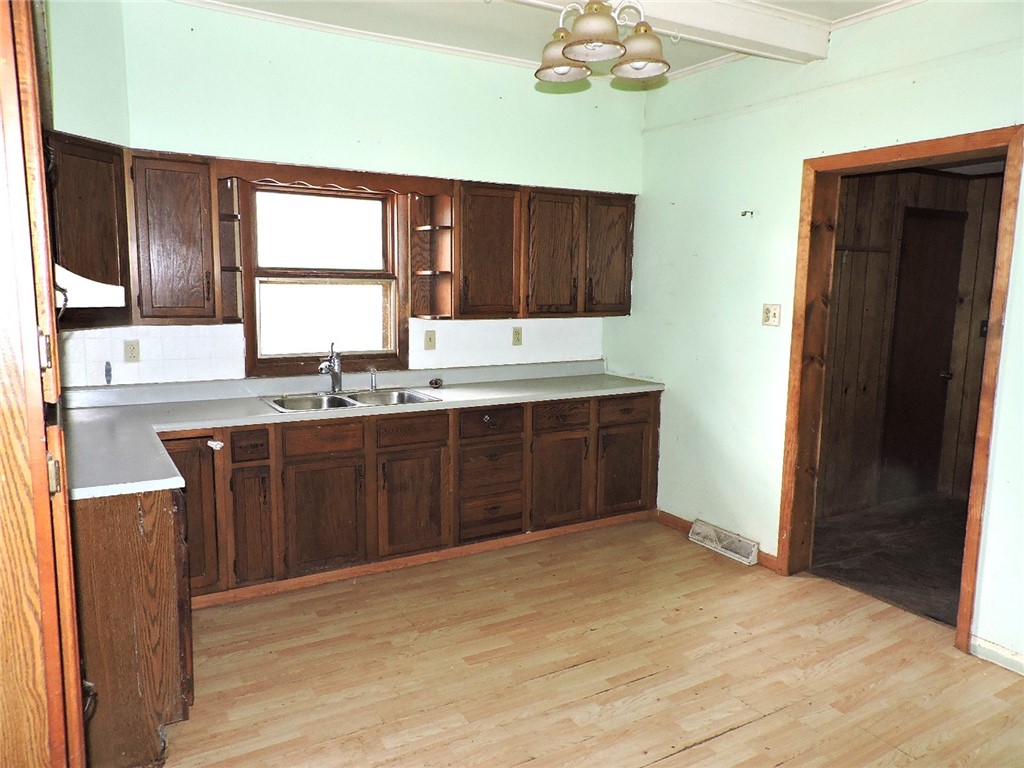 203 Whittier Street Georgetown, IL 61846 - Photo 8 of 10