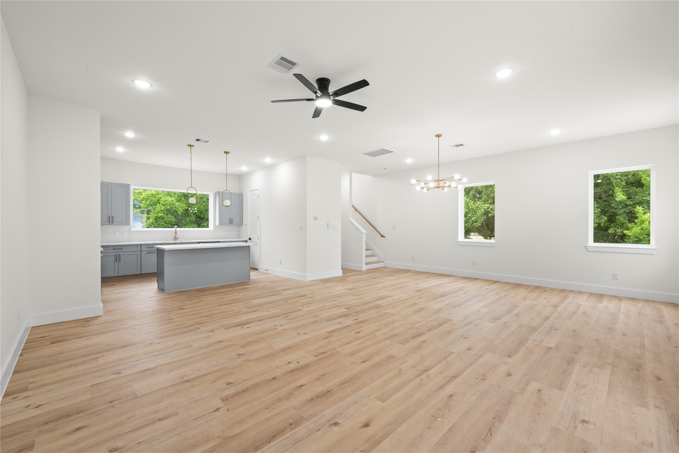3335 Kilgore Street Houston, TX 77021 - Photo 14 of 27 View from living room of the entire space.