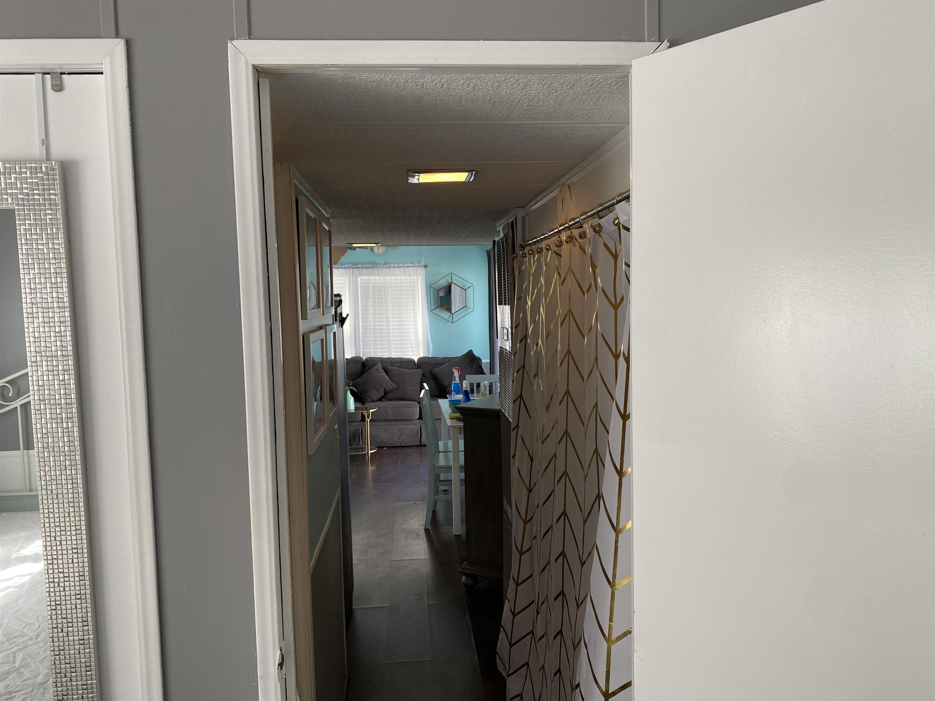 515 Corsons Tavern Road Ocean View, NJ 08230 - Photo 9 of 18 a view of entryway and livingroom