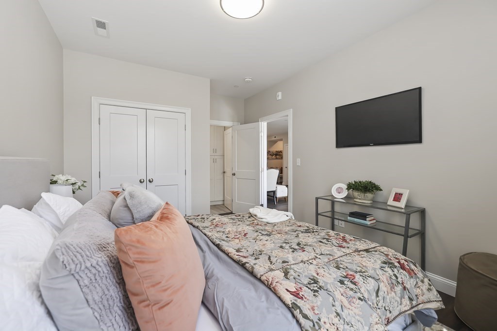 734 South Street, Unit 4 Boston, MA 02131 - Photo 18 of 42