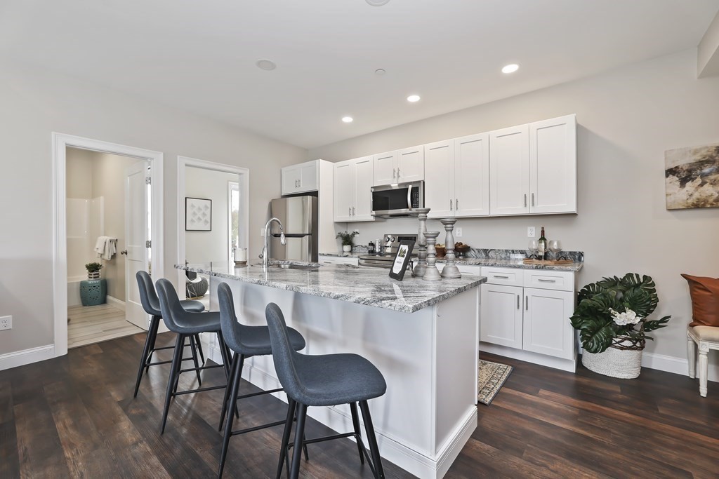 734 South Street, Unit 4 Boston, MA 02131 - Photo 3 of 42