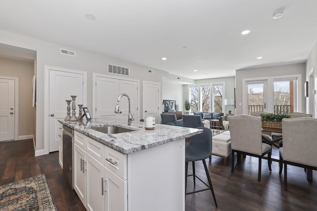 734 South Street, Unit 4 Boston, MA 02131 - Photo 4 of 42