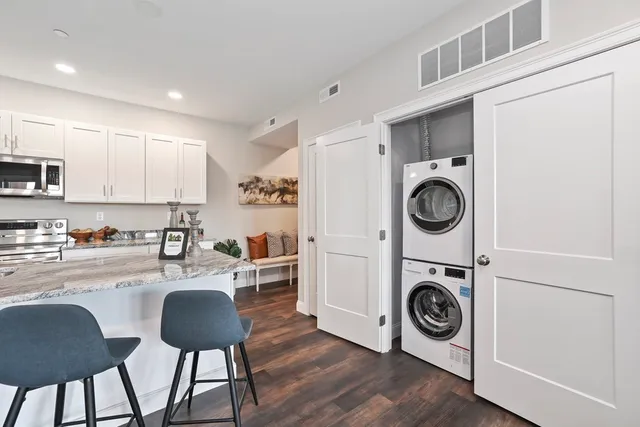 $3,100 | 734 South Street, Unit 4, Boston, MA 02131