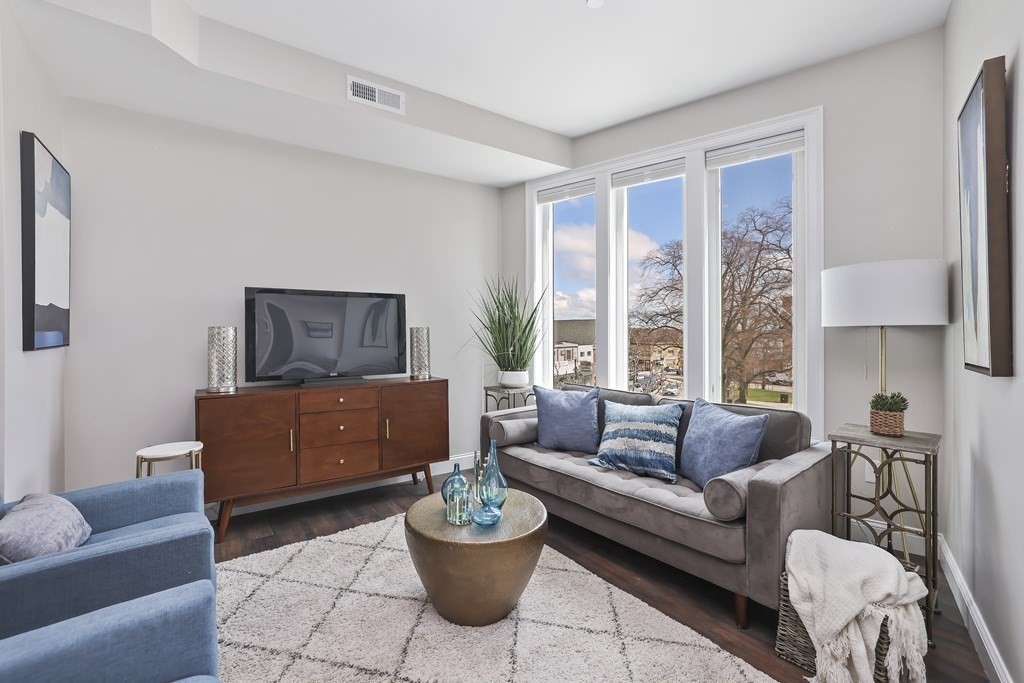 734 South Street, Unit 4 Boston, MA 02131 - Photo 10 of 42