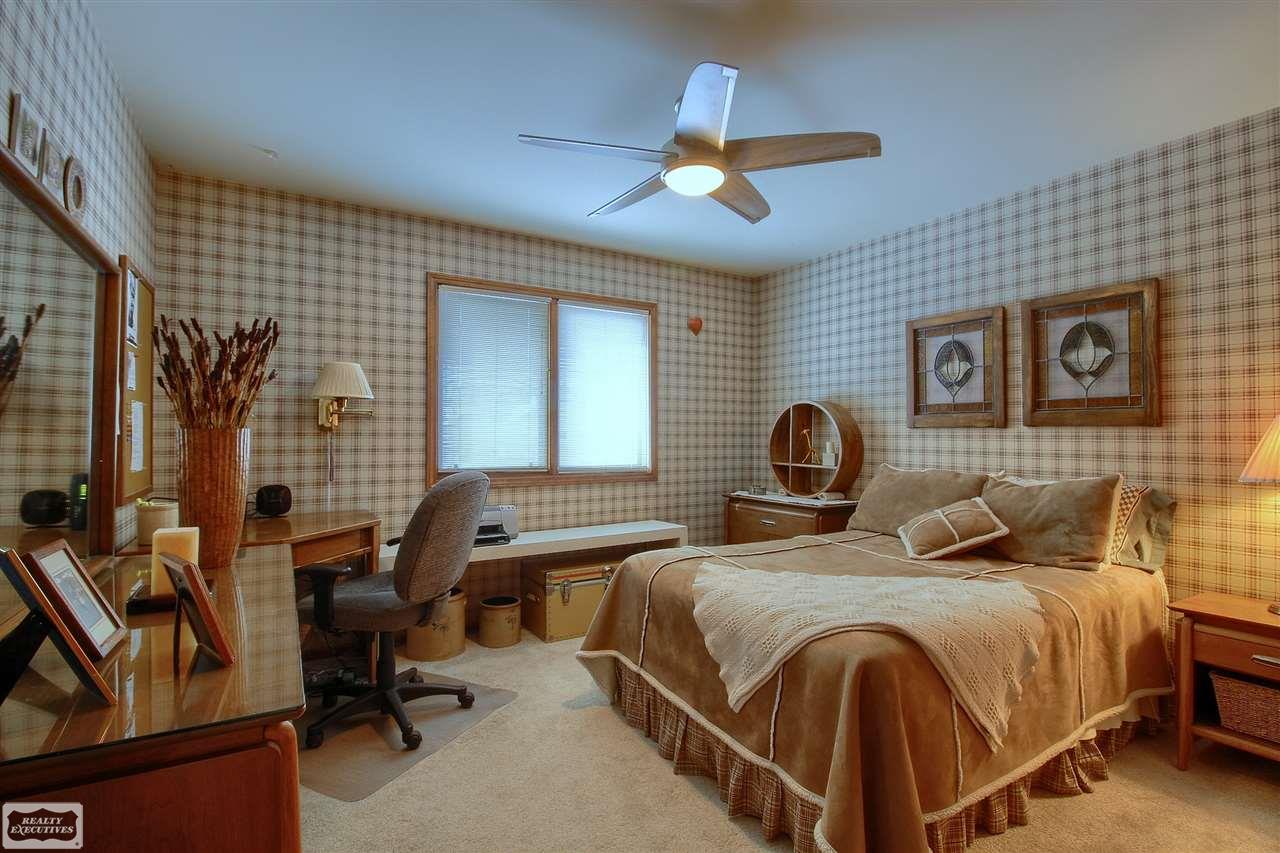 54285 Ridgeview Drive Utica, MI 48316 - Photo 28 of 42 31370101-27.JPG