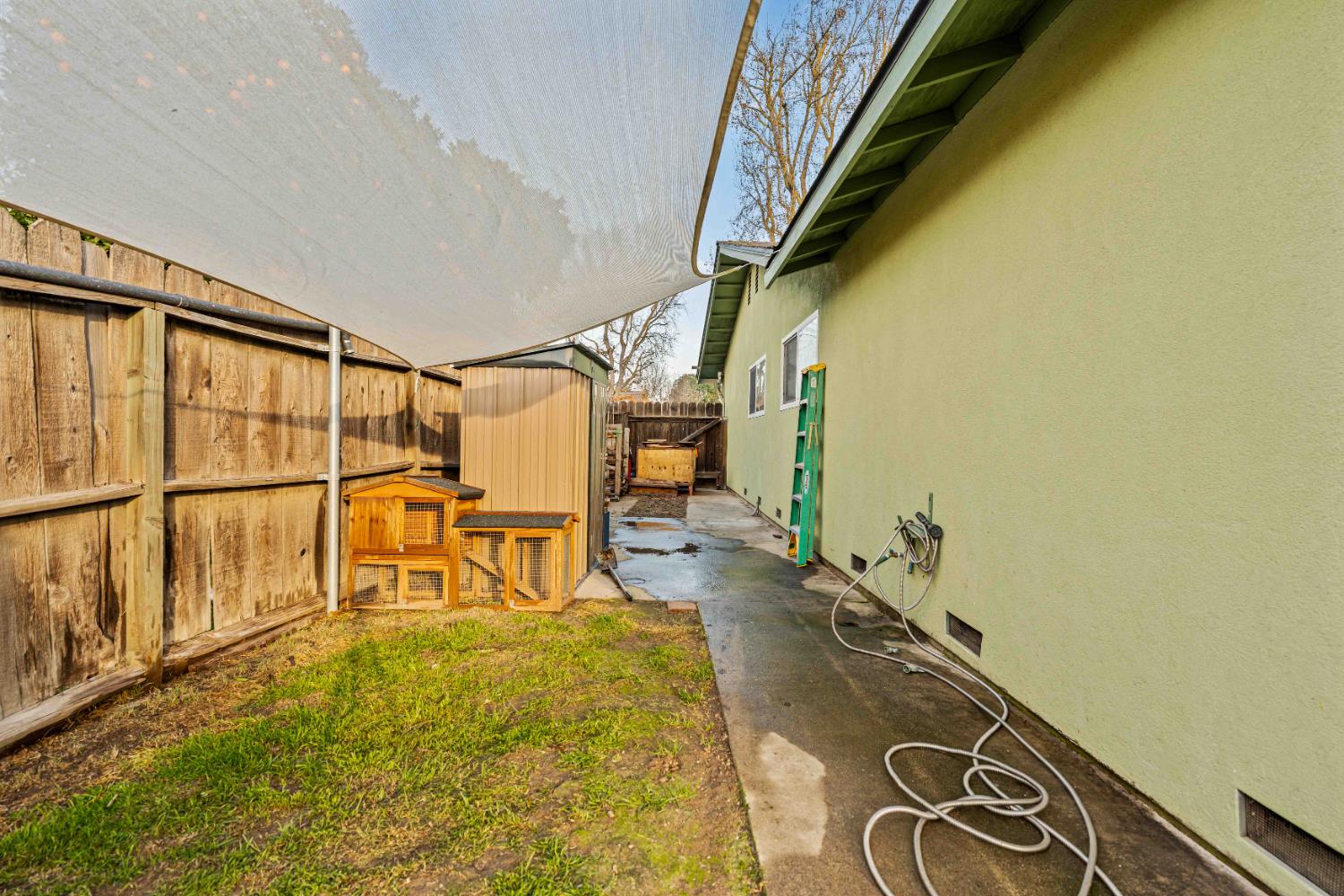 3913 Peacock Lane Modesto, CA 95356 - Photo 19 of 21 a view of a patio with table and chairs