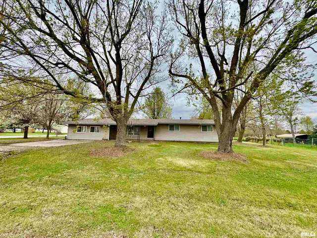 $179,999 | 1401 12th Avenue, Viola, IL 61486