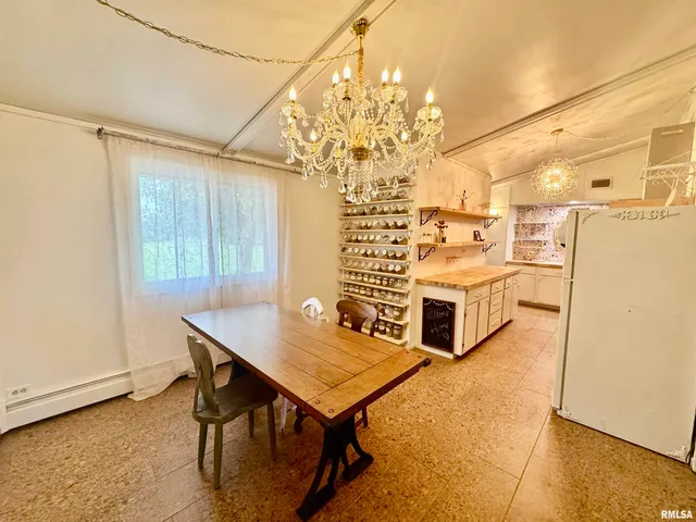 $179,999 | 1401 12th Avenue, Viola, IL 61486